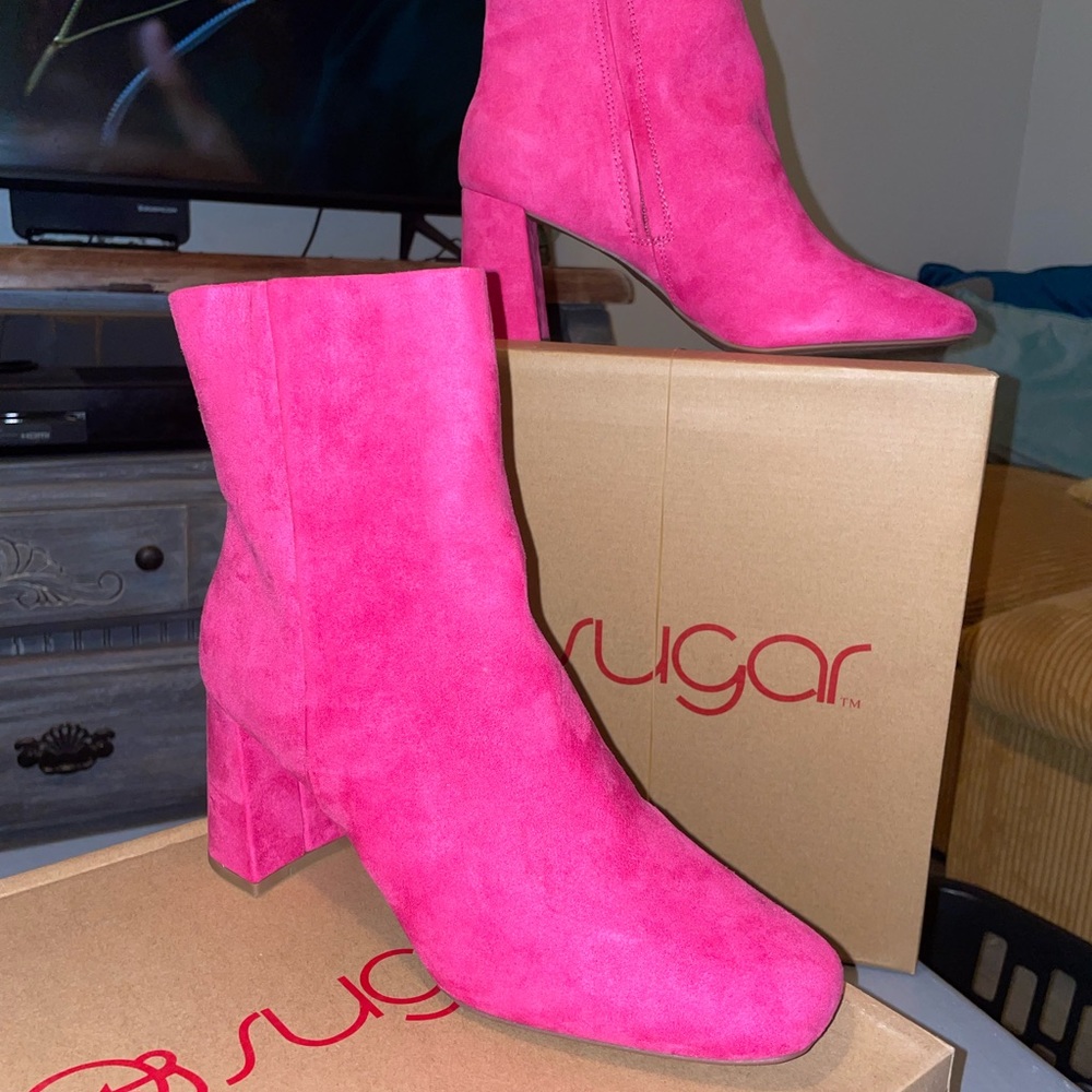 Sugar boots (BRAND NEW) in the box